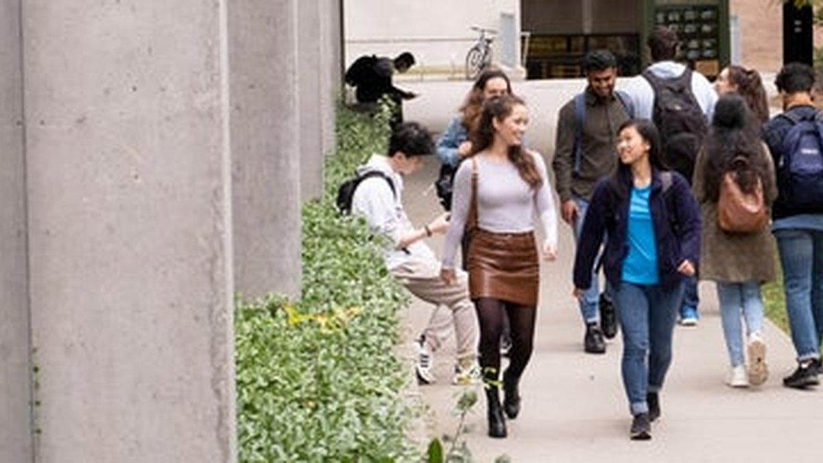 滑铁卢大学 University of Waterloo
